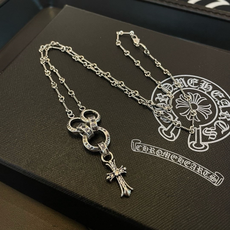 Ch*0me He**ts necklaces